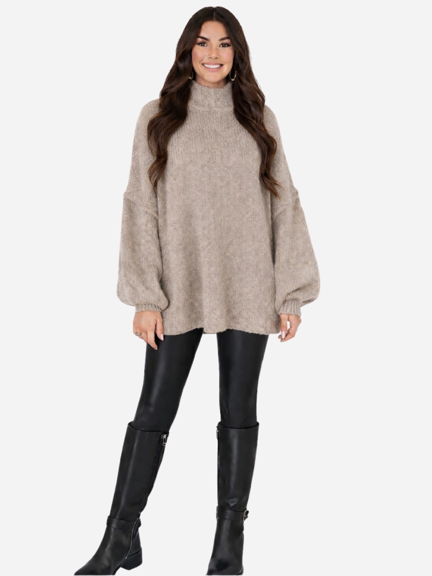 Look femme pull oversize & bottes cavalières noires