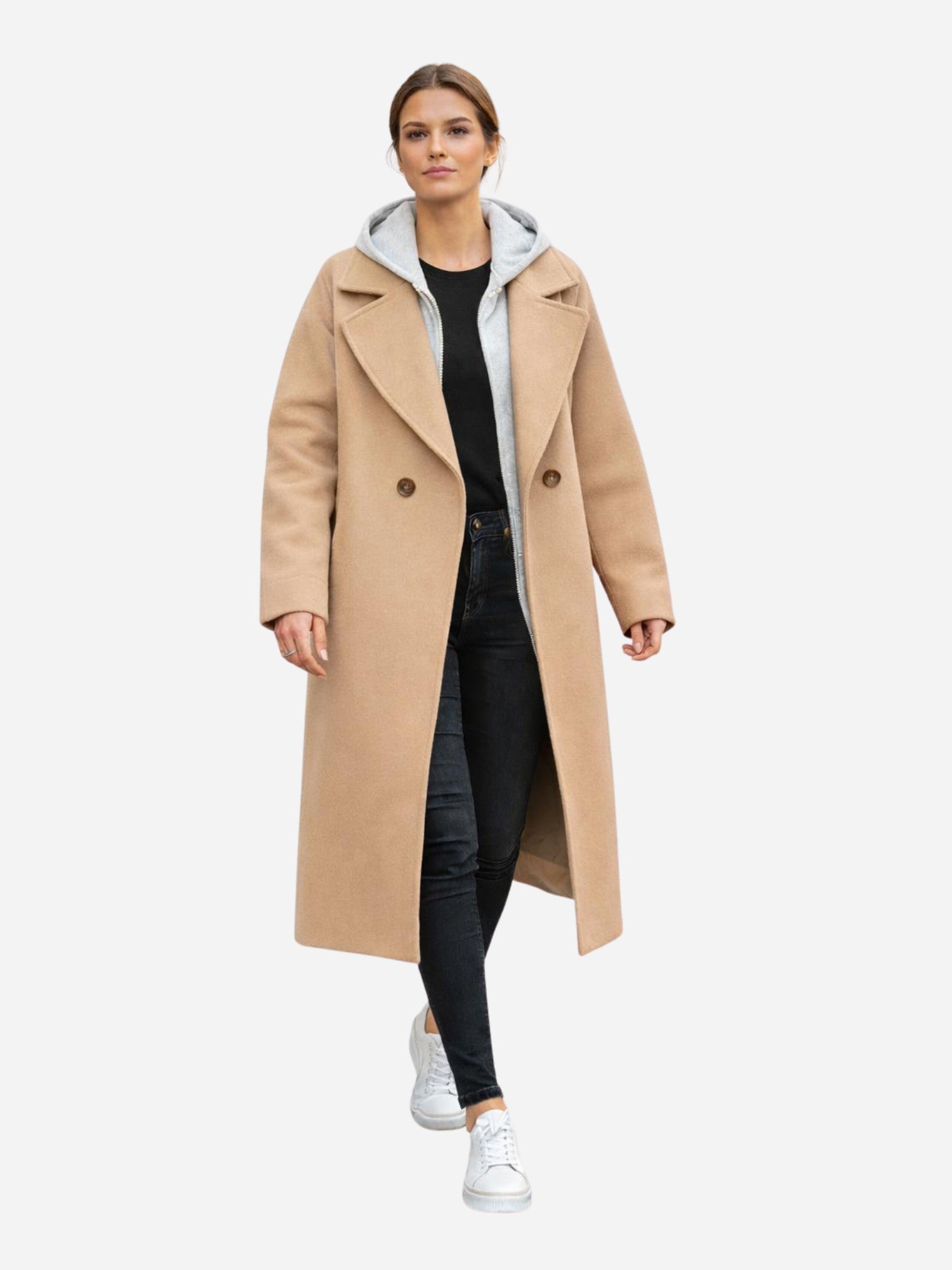 Look femme manteau oversize & baskets blanches