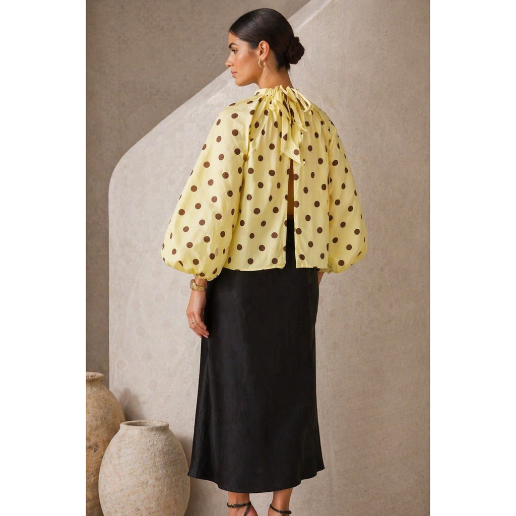 Blouse à pois 2 façons de la porter