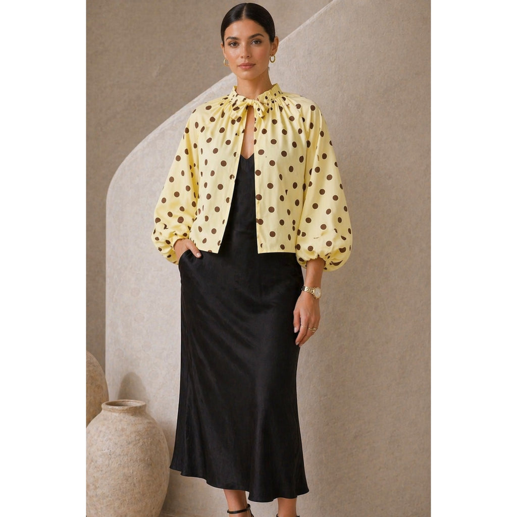 Blouse à pois 2 façons de la porter