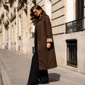 Trench long doublé marron – Revers à carreaux