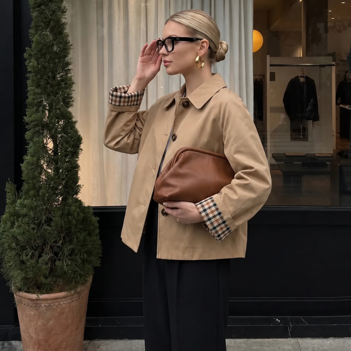 Trench court doublé beige – Revers à carreaux