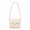 Sac à main beige matelassé fille à cœur