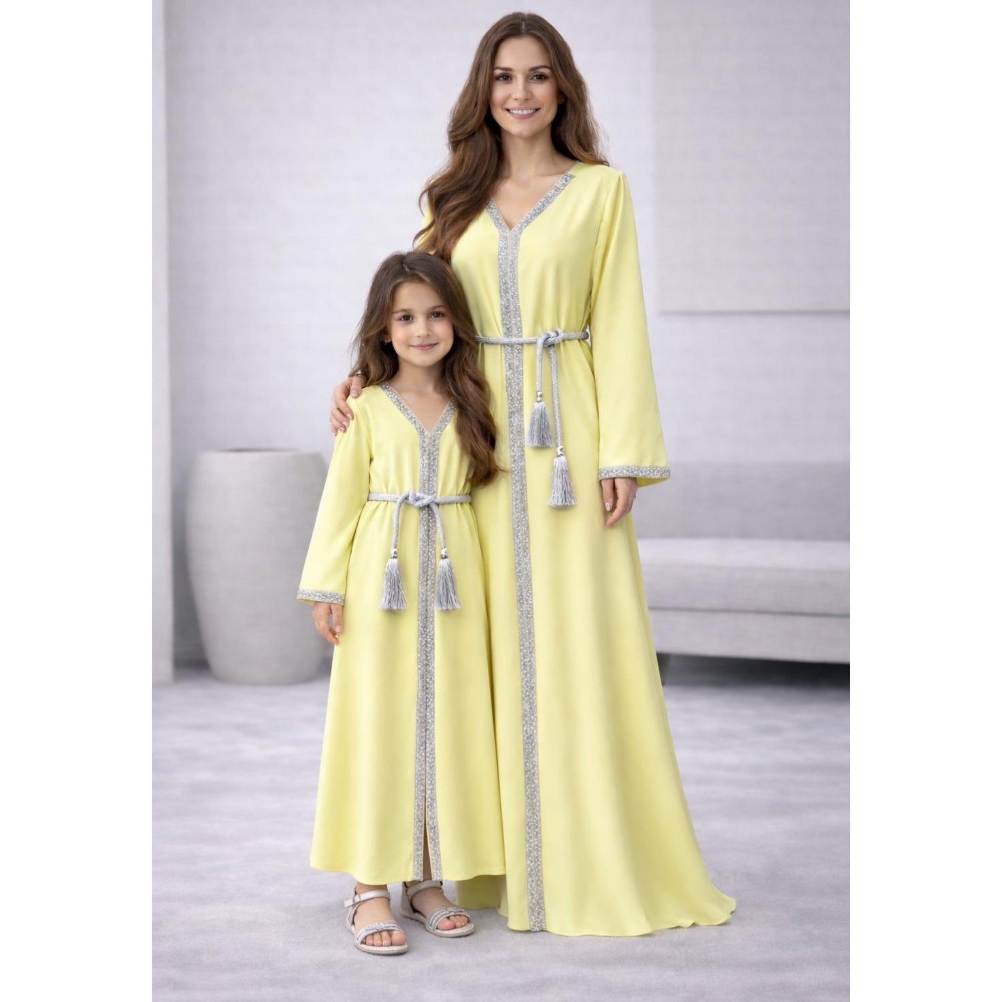 Abaya jaune liseré argenté 2 pièces – Duo Maman & Fille