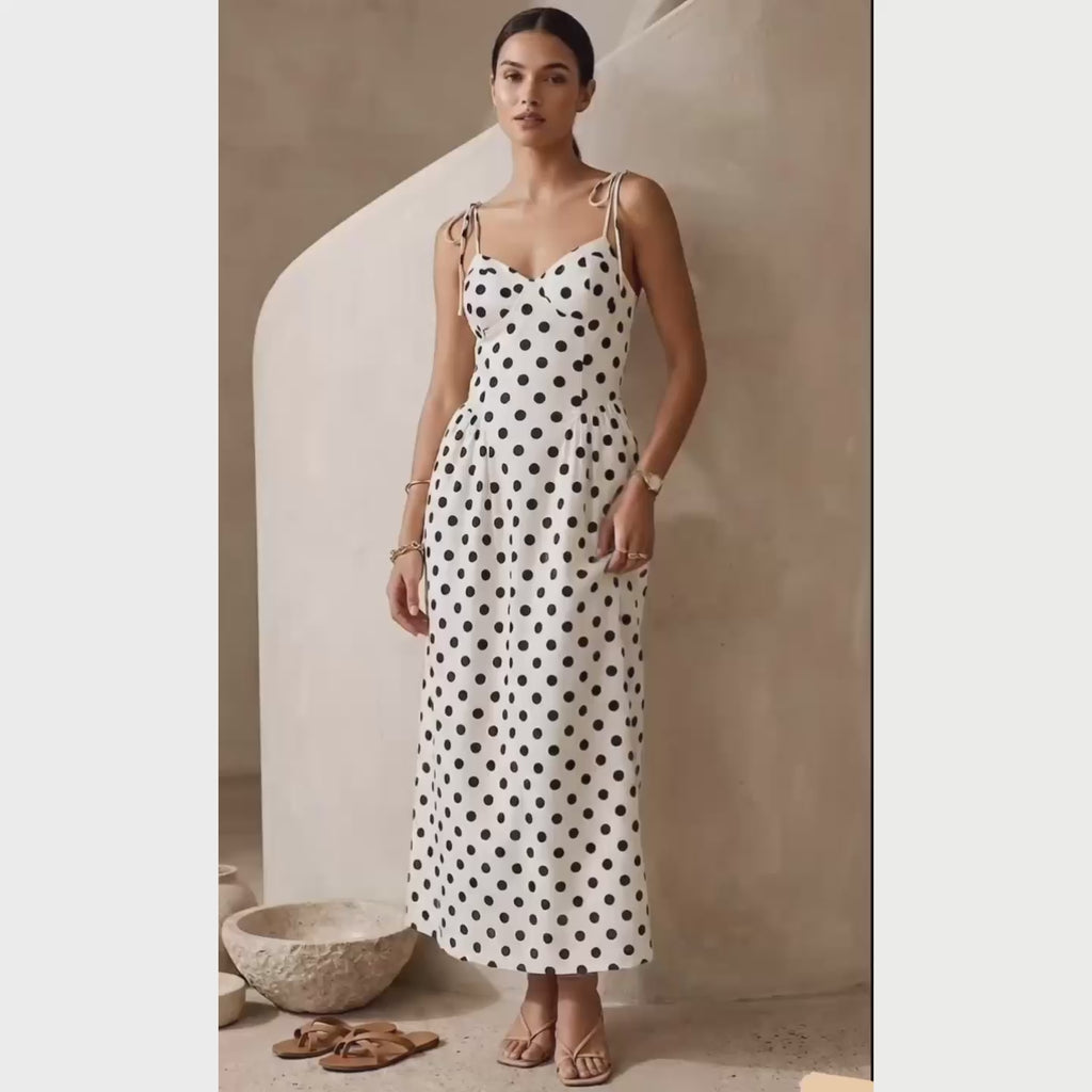Robe blanche à pois noir